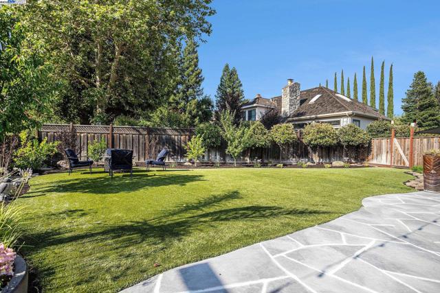 91 RED CYPRESS CT, Danville CA: https://media.crmls.org/mediaz/47a7c9c2-92c1-44e4-b610-1f7de745d8db.jpg