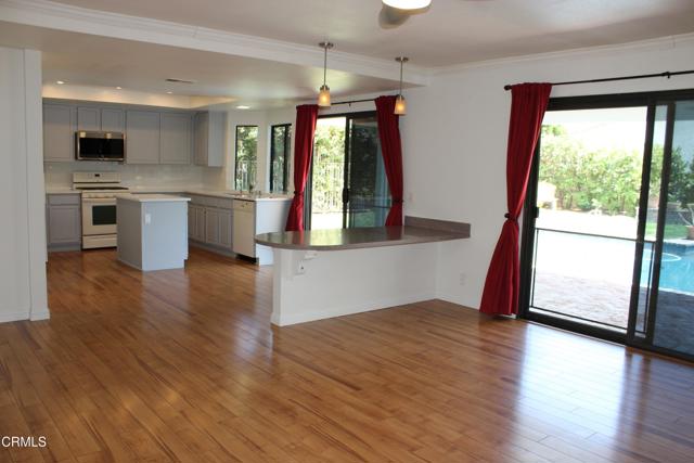 14062 Atwood Court, Moorpark CA: https://media.crmls.org/mediaz/47a83cc0-5f2c-4b81-a233-6730744363ca.jpg