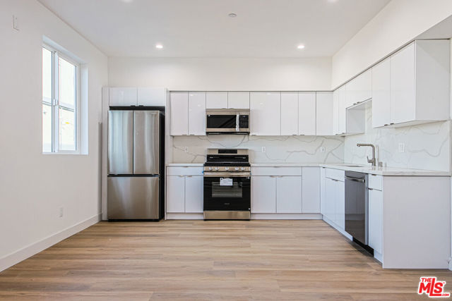954 N Kingsley Drive, Los Angeles CA: https://media.crmls.org/mediaz/47a83ffd-aed3-44a8-afd9-e5303bd09603.jpg