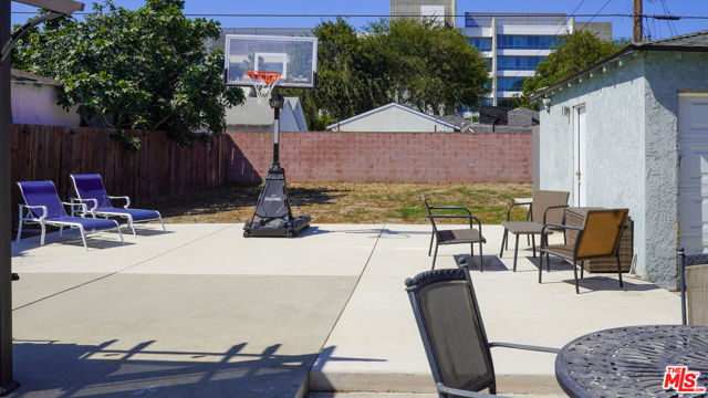 1733 E 123rd Street, Los Angeles CA: https://media.crmls.org/mediaz/47a8ffbf-6e97-4796-864e-f637d642a44a.jpg