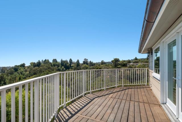 40 S Circle Drive, Santa Cruz CA: https://media.crmls.org/mediaz/47a9a307-ea99-48de-bd24-85e61009ea83.jpg