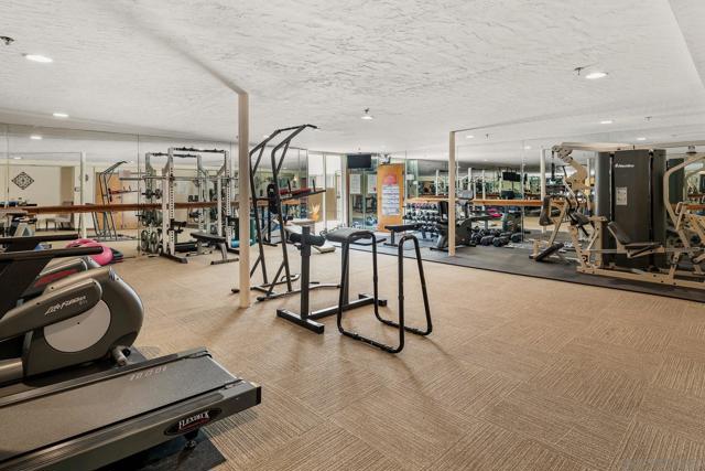2445 Brant St, San Diego CA: https://media.crmls.org/mediaz/47aa225e-6b20-4532-a560-ab0603f87c6c.jpg
