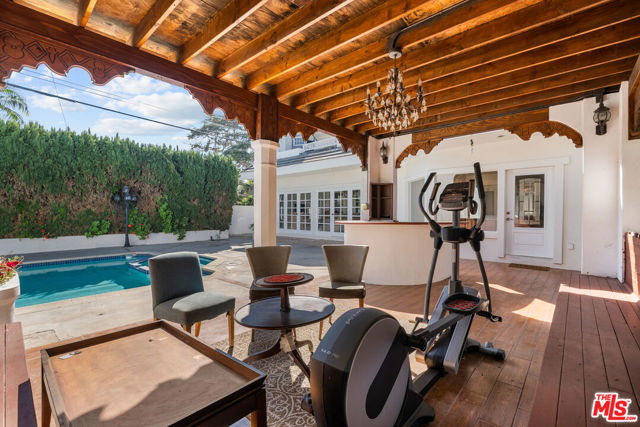 941 Yale Street, Santa Monica CA: https://media.crmls.org/mediaz/47aac831-172c-4857-8b5c-d1fdb81b4d2c.jpg