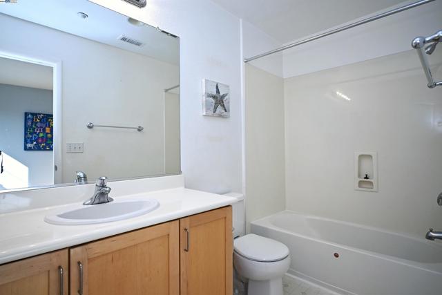 22894 Kingsford Way, Hayward CA: https://media.crmls.org/mediaz/47ab924d-276d-4a2d-8efa-841c1d012ec4.jpg