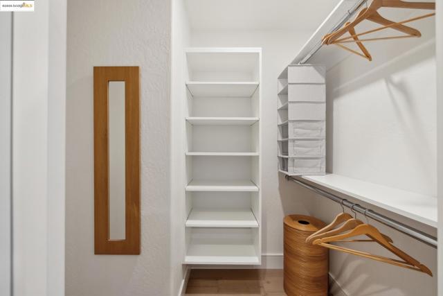 260 Alvarado Rd, Berkeley CA: https://media.crmls.org/mediaz/47ab92b6-bee2-4ff9-b397-f166ed1b3812.jpg
