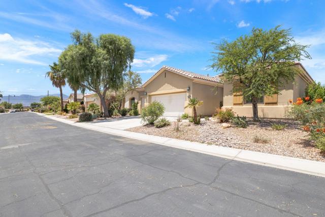 80598 Avenida San Felipe, Indio CA: https://media.crmls.org/mediaz/47abd501-d0dc-43b6-88d8-1913ff80e0cc.jpg