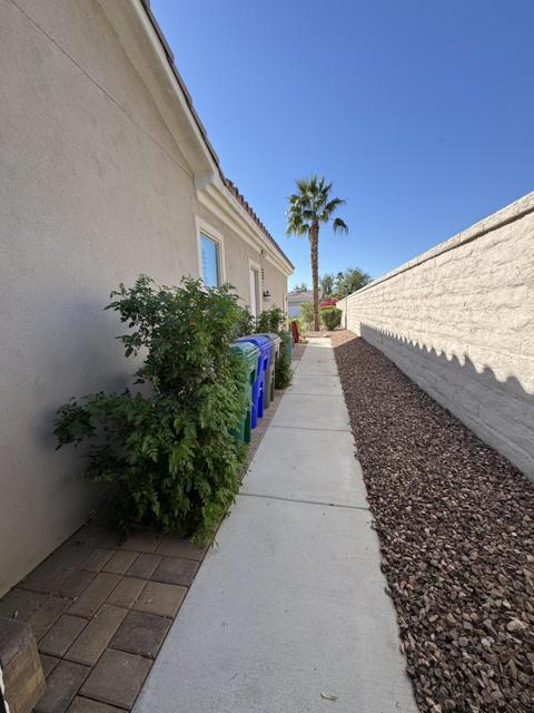80372 Camino San Lucas, Indio CA: https://media.crmls.org/mediaz/47abeabe-1b06-4739-b516-ce93e053f6d8.jpg