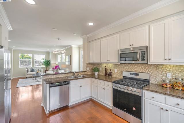 4432 Hyde Cmn, Fremont CA: https://media.crmls.org/mediaz/47abee2e-e910-4a3d-a7e1-9d97dc2cfc42.jpg