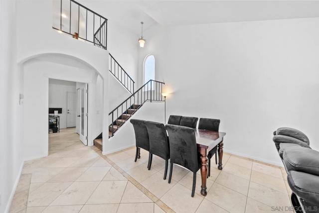 2492 Royal Saint James Dr, El Cajon CA: https://media.crmls.org/mediaz/47ac0085-4545-4600-86f0-954a4ca72c88.jpg