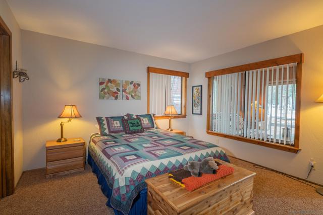 39470 Lake Dr, Big Bear CA: https://media.crmls.org/mediaz/47ac03fe-83d6-4f5c-acbe-f613f613837a.jpg