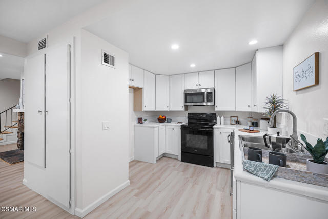 577 Spring Road, Moorpark CA: https://media.crmls.org/mediaz/47ac854e-1efb-4da6-9816-1053d8772afc.jpg
