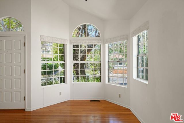 2534 Wellesley Avenue, Los Angeles CA: https://media.crmls.org/mediaz/47ace773-b8d5-459e-9f99-a34e227b1a90.jpg