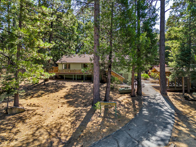 52551 Pine Ridge Road, Idyllwild CA: https://media.crmls.org/mediaz/47acfd5f-d36b-4572-af50-72fff3f61857.jpg