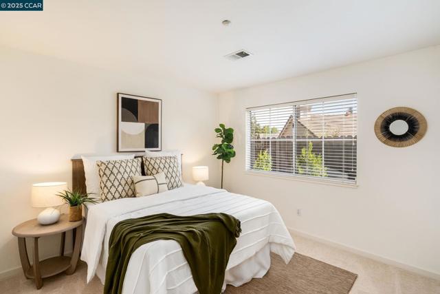 302 Columbia Cir, Benicia CA: https://media.crmls.org/mediaz/47adce46-b3f9-4362-bd25-9f9b42a3ed01.jpg