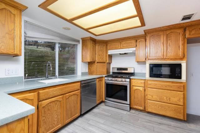 41508 Roaring River Court, Coarsegold CA: https://media.crmls.org/mediaz/47ae7904-ef9a-4497-a0fc-6ddf6b76244f.jpg