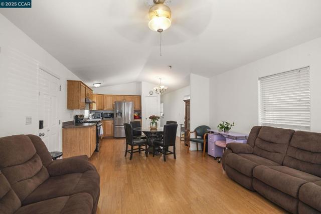 55 Pacifica Ave, Bay Point CA: https://media.crmls.org/mediaz/47ae97c2-e6e5-4417-8982-3fdff07b1a07.jpg
