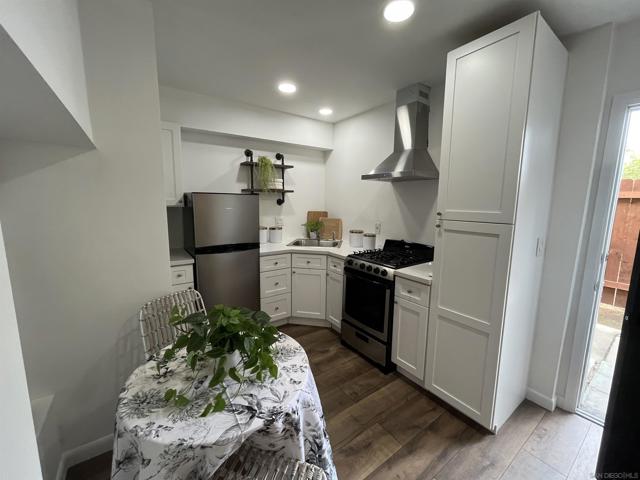 118 W 8Th Ave, Escondido CA: https://media.crmls.org/mediaz/47aee0b8-4836-4029-ab51-c17014203516.jpg