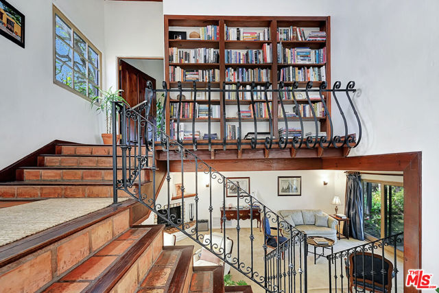 19805 Valley View Drive, Topanga CA: https://media.crmls.org/mediaz/47af74a2-ef65-4fdc-ad59-eef05d850ee4.jpg