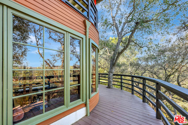 19805 Valley View Drive, Topanga CA: https://media.crmls.org/mediaz/47af7bd3-e0fc-43aa-9618-3f8d7833b4a0.jpg