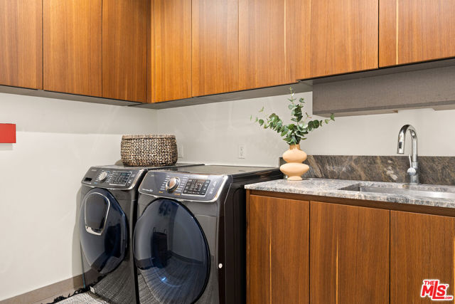 8732 Rangely Avenue, West Hollywood CA: https://media.crmls.org/mediaz/47af92e1-16d6-428e-a755-365044adb6f0.jpg