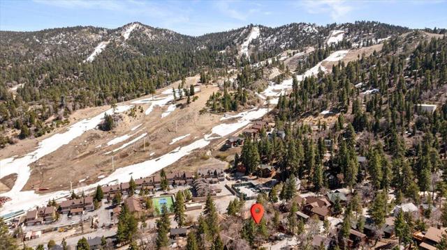 1351 Balsam Drive, Big Bear CA: https://media.crmls.org/mediaz/47b0053d-ee9e-475c-bb57-43cbb4cb108f.jpg
