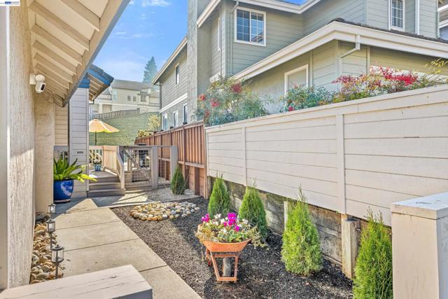 47 Summer Hill Court, Danville CA: https://media.crmls.org/mediaz/47b04bca-036f-4d84-a5b9-e0c0733f06f1.jpg