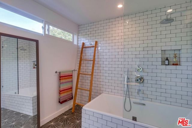 7706 Chandelle Place, Los Angeles CA: https://media.crmls.org/mediaz/47b0fbb1-d526-40c0-a469-48654b4e1927.jpg