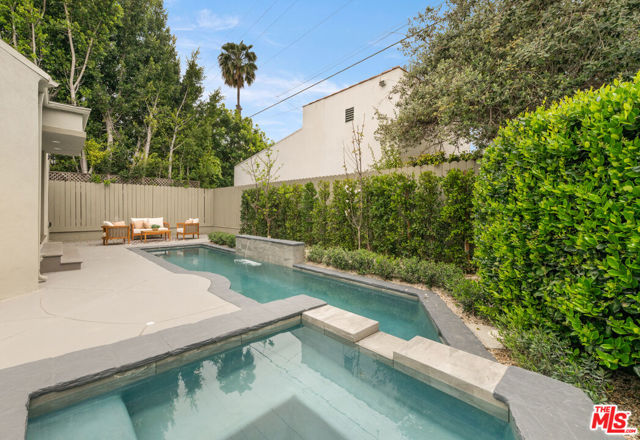 515 N Crescent Heights Boulevard, Los Angeles CA: https://media.crmls.org/mediaz/47b132f6-cbef-4a3b-8589-1c5530b49a41.jpg