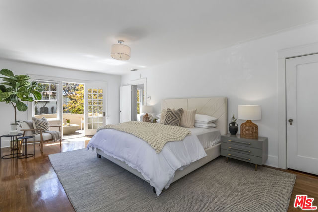 1622 N Orange Grove Avenue, Los Angeles CA: https://media.crmls.org/mediaz/47b19689-50d0-4624-8651-a8b36229321c.jpg
