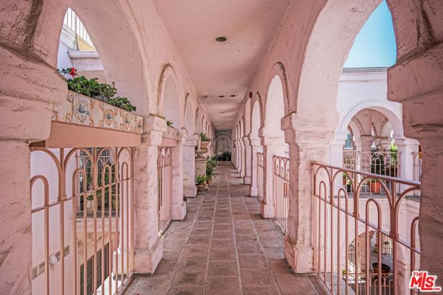 6220 Pacific Avenue, Playa del Rey CA: https://media.crmls.org/mediaz/47b21ae7-7cf0-4a21-809f-d7988ded4f3c.jpg