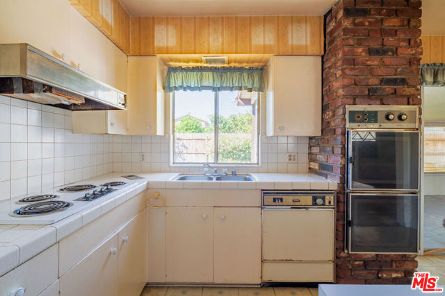 10911 Lemay Street photo 2