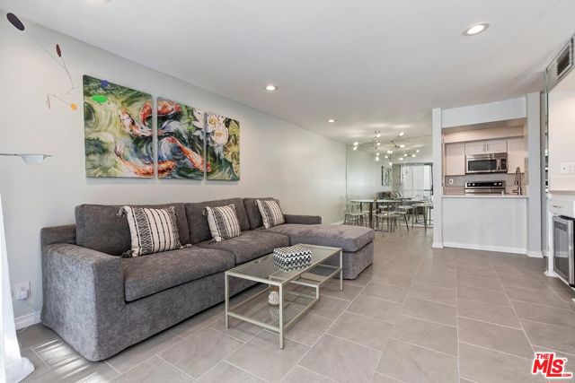 906 N Doheny Drive, West Hollywood CA: https://media.crmls.org/mediaz/47b3d5fc-e63c-4dae-a0cb-59106a3599b0.jpg