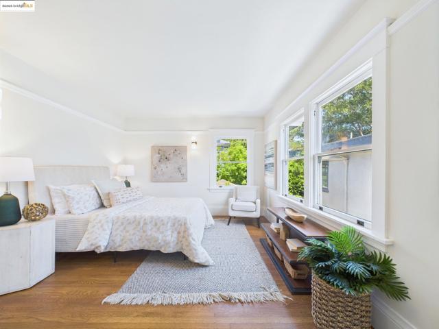 5920 Ivanhoe Rd, Oakland CA: https://media.crmls.org/mediaz/47b3fdf2-5739-4798-a745-967321a224cc.jpg