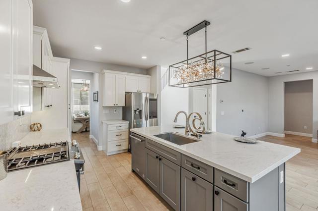 9565 Grande Drive, Gilroy CA: https://media.crmls.org/mediaz/47b40822-0a49-4cd0-94dc-115b7be6d374.jpg