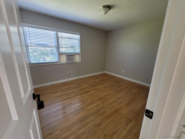 4660 Saratoga Ave, San Diego CA: https://media.crmls.org/mediaz/47b4238e-574e-4d3e-ae3b-bdffe2715574.jpg