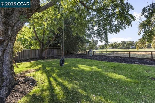 280 Fairway Dr, Danville CA: https://media.crmls.org/mediaz/47b44435-0049-4812-8d31-5dc8c571630a.jpg