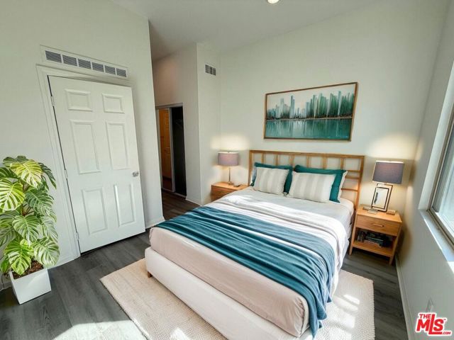 65 Plateau, Irvine CA: https://media.crmls.org/mediaz/47b456b4-f475-44f9-b25b-1c2b035345de.jpg