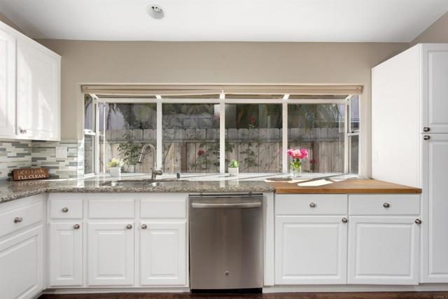 1842 Corte Pulsera, Oceanside CA: https://media.crmls.org/mediaz/47b46069-b23b-4cc6-95d8-77efa11431bd.jpg