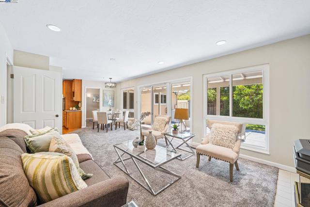 2082 Boxwood Way, Fremont CA: https://media.crmls.org/mediaz/47b47381-9001-436b-a1dd-232cb1423a6f.jpg