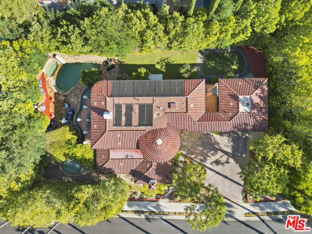 18414 Corazon Circle, Tarzana CA: https://media.crmls.org/mediaz/47b4b731-7342-46e2-b179-0c3838a0d08b.jpg