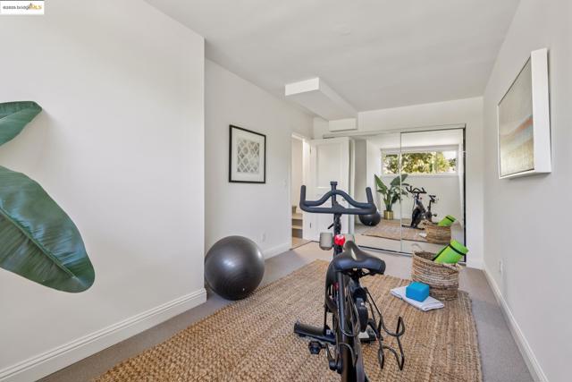 612 Longridge Rd, Oakland CA: https://media.crmls.org/mediaz/47b4bfc7-95f1-42d6-84b9-a0caaa89cd50.jpg