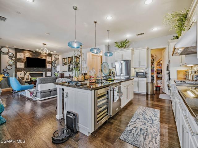 27636 Camellia Drive, Saugus CA: https://media.crmls.org/mediaz/47b56c5a-889e-4559-86ff-1483494da8dc.jpg