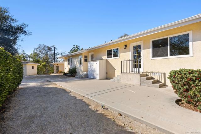 25311 Jesmond Dene Road, Escondido CA: https://media.crmls.org/mediaz/47b5891e-081c-4f5f-9b4c-05e4d4f99f17.jpg