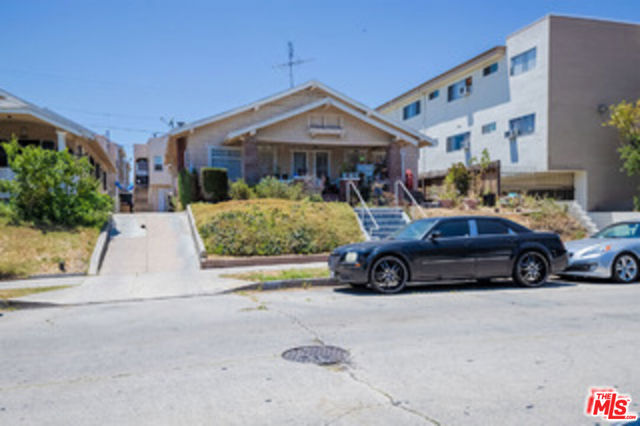 417 N Serrano Avenue, Los Angeles CA: https://media.crmls.org/mediaz/47b58c5b-2ed8-40c5-b6ad-1e545b76a6d8.jpg