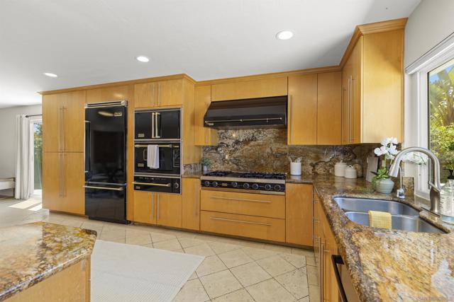 1510 Orangeview Dr, Encinitas CA: https://media.crmls.org/mediaz/47b5aba6-4455-471a-a0bf-f07a3a680265.jpg