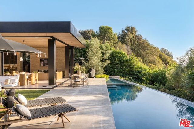 1335 Carla Lane, Beverly Hills CA: https://media.crmls.org/mediaz/47b64669-dde1-44b6-9379-22262a8bb52f.jpg