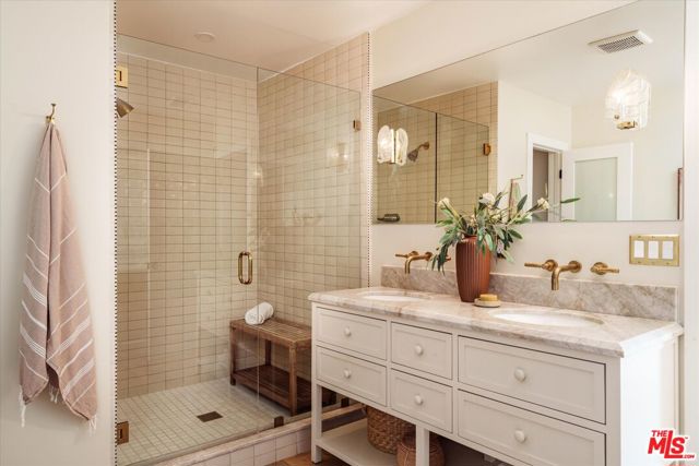 1410 Stanford Drive, Glendale CA: https://media.crmls.org/mediaz/47b6c912-2b7e-412a-8d69-df79e7f203c2.jpg