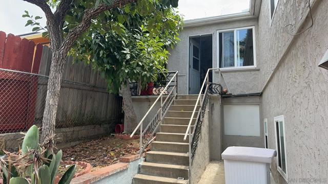 Image 20 of 41 For 1568 Burton St