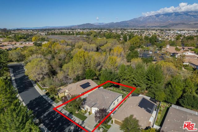 1514 Green Creek Trail, Beaumont CA: https://media.crmls.org/mediaz/47b75eb5-486b-4512-a123-86f7d405034c.jpg