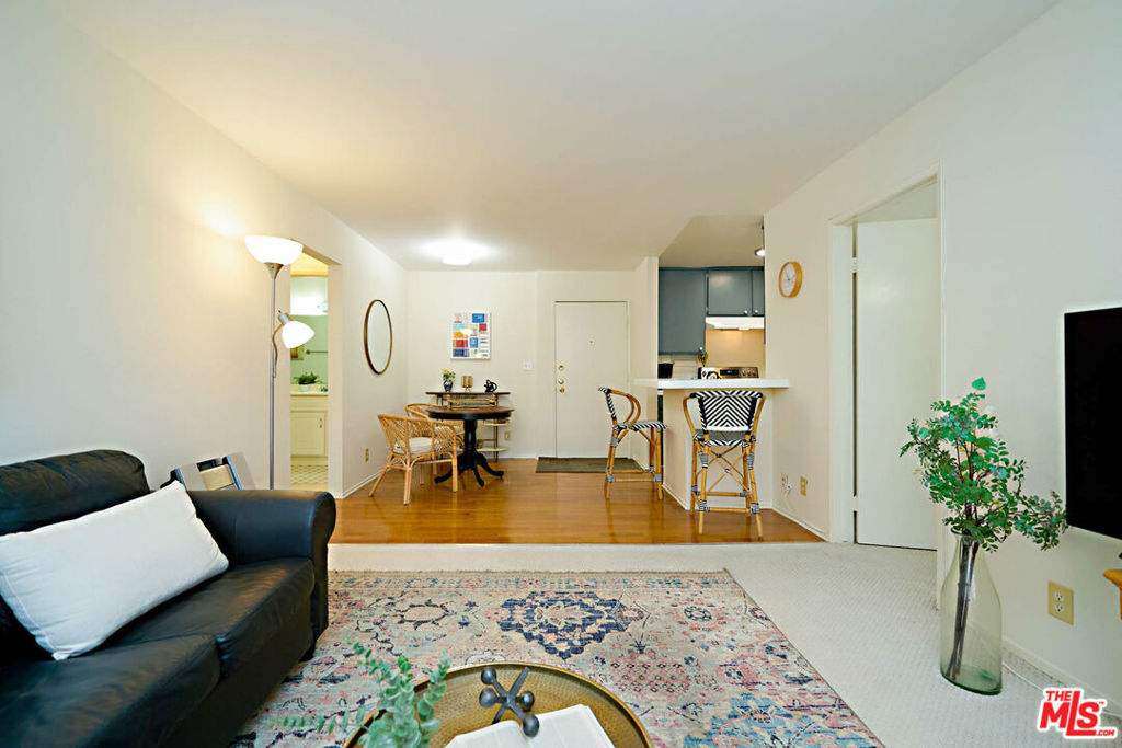 https://media.crmls.org/mediaz/47b7d689-ce3c-4e17-ac78-5a612afc4f9d.jpg?preset=X-Large
